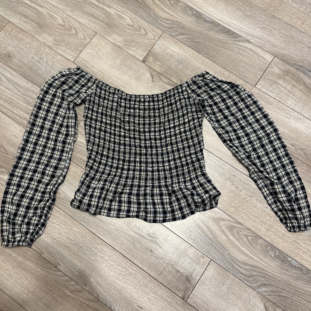 Shoulders off croptop